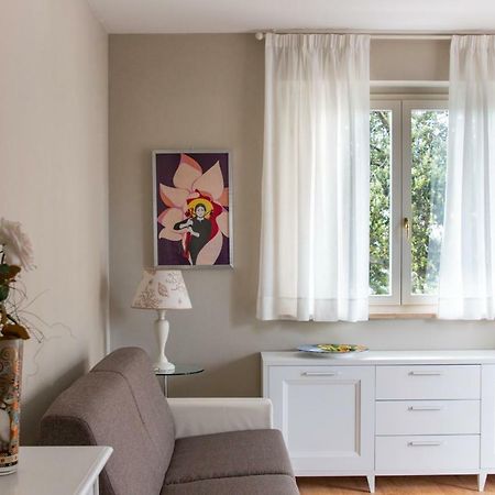 2-Bedroom Apt, With Balcony & Aircondition - 50 M From The Beach Marina di Pietrasanta Ngoại thất bức ảnh
