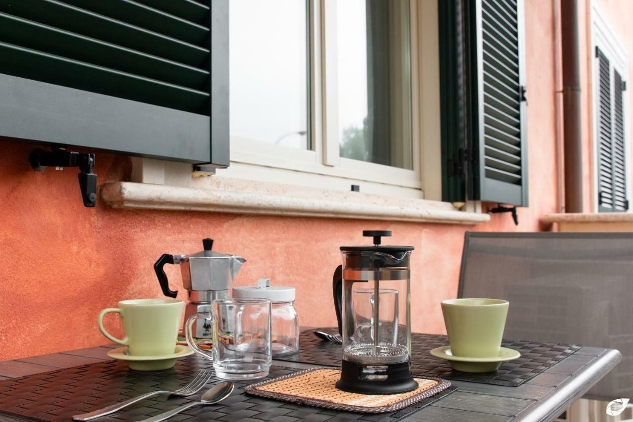 2-Bedroom Apt, With Balcony & Aircondition - 50 M From The Beach Marina di Pietrasanta Ngoại thất bức ảnh