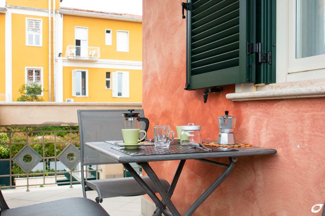 2-Bedroom Apt, With Balcony & Aircondition - 50 M From The Beach Marina di Pietrasanta Ngoại thất bức ảnh