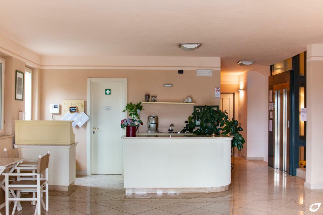 2-Bedroom Apt, With Balcony & Aircondition - 50 M From The Beach Marina di Pietrasanta Ngoại thất bức ảnh