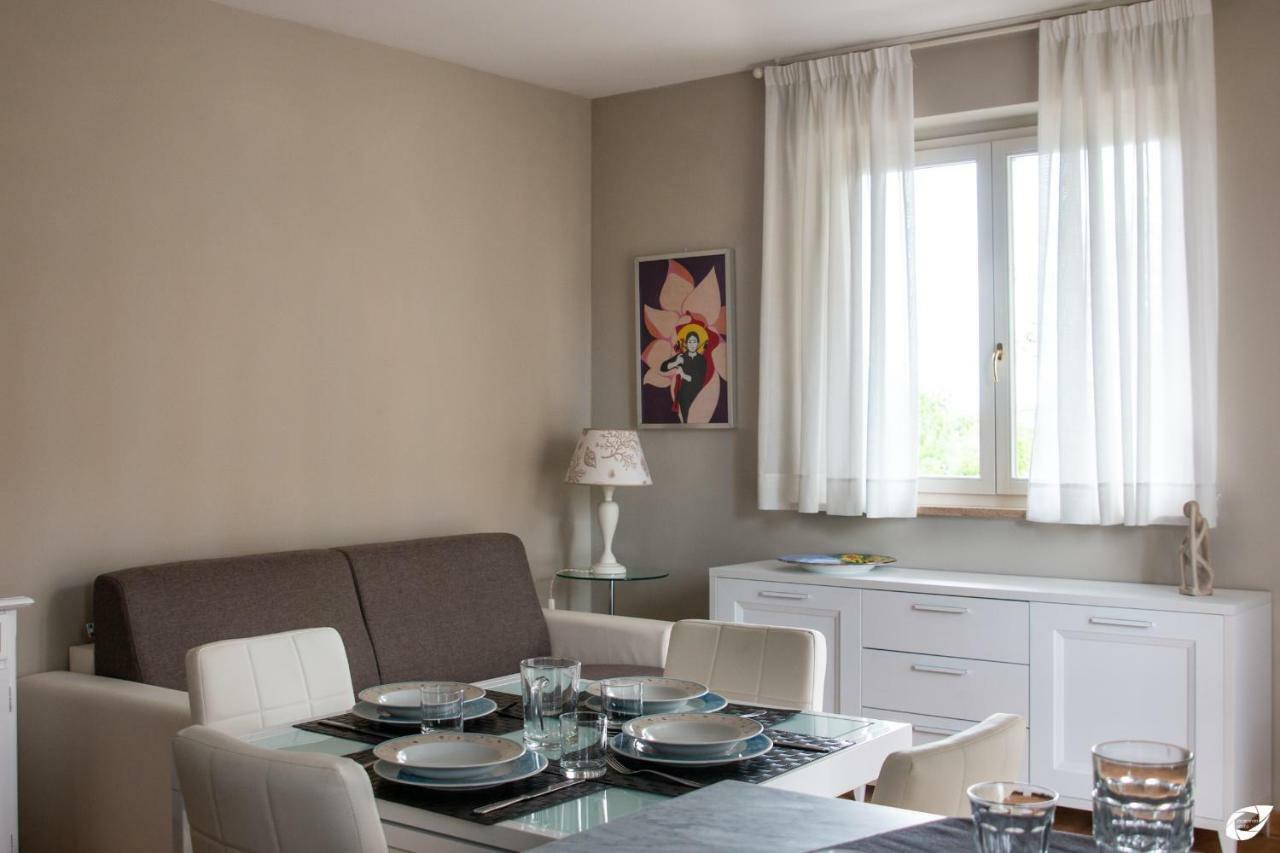 2-Bedroom Apt, With Balcony & Aircondition - 50 M From The Beach Marina di Pietrasanta Ngoại thất bức ảnh