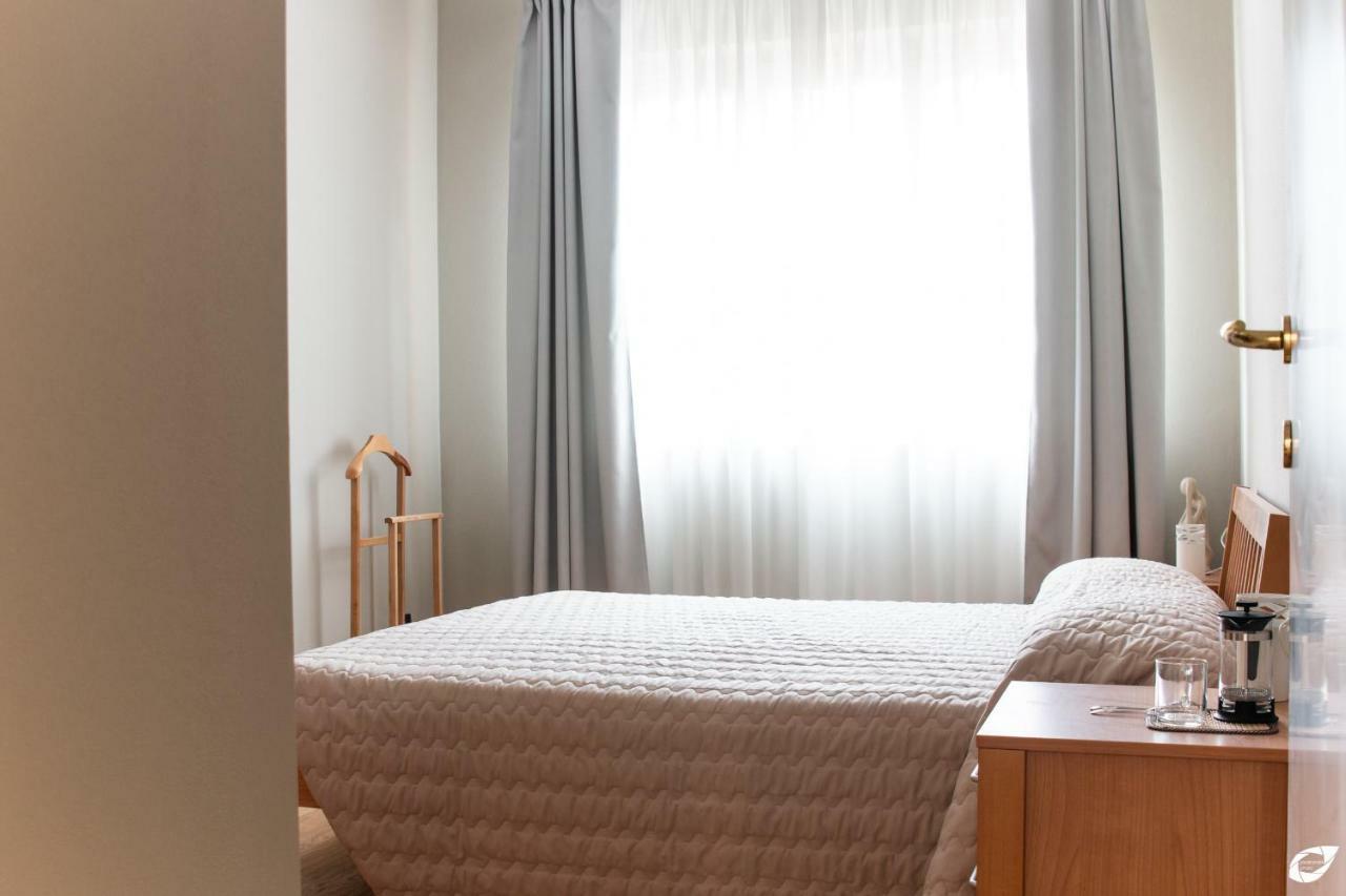 2-Bedroom Apt, With Balcony & Aircondition - 50 M From The Beach Marina di Pietrasanta Ngoại thất bức ảnh